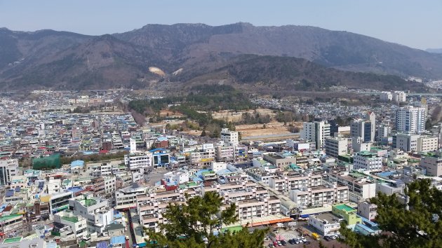 鎮海中央市場などがある北方面の風景